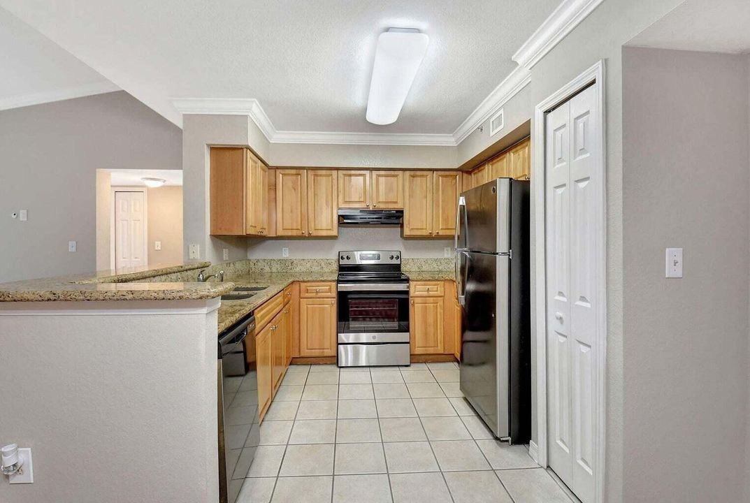 Active With Contract: $2,650 (3 beds, 2 baths, 1238 Square Feet)