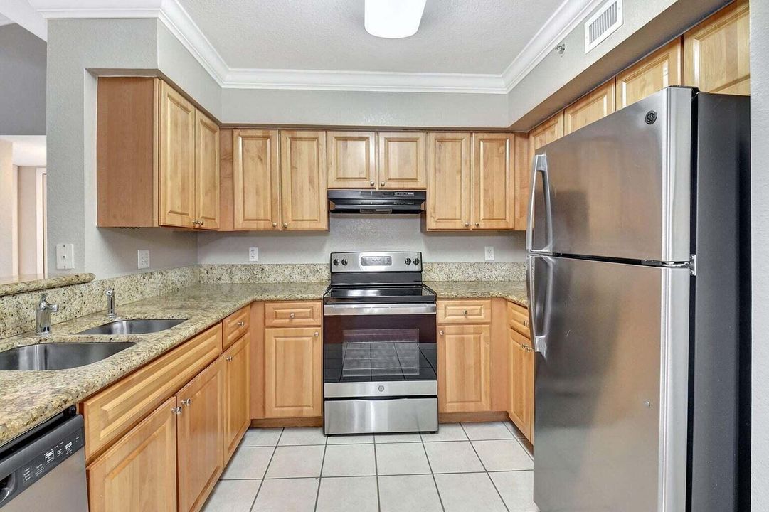 Active With Contract: $2,650 (3 beds, 2 baths, 1238 Square Feet)