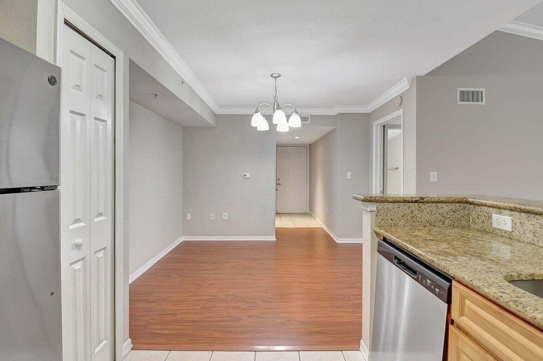 Active With Contract: $2,650 (3 beds, 2 baths, 1238 Square Feet)