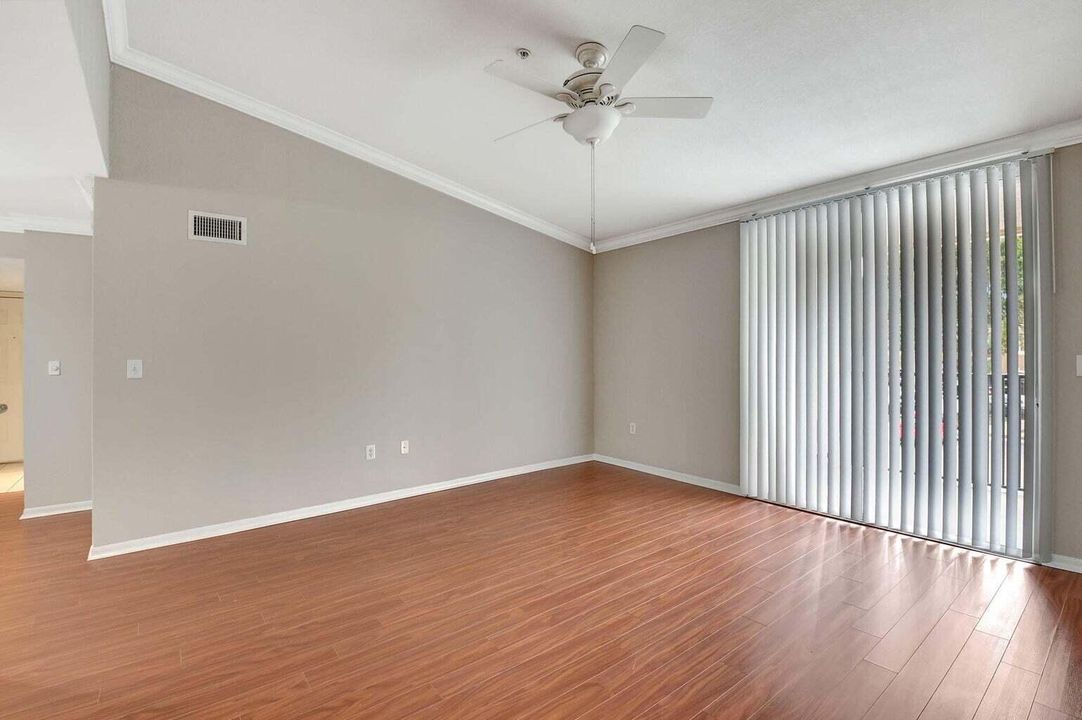 Active With Contract: $2,650 (3 beds, 2 baths, 1238 Square Feet)