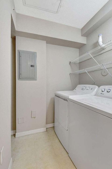 Active With Contract: $2,650 (3 beds, 2 baths, 1238 Square Feet)