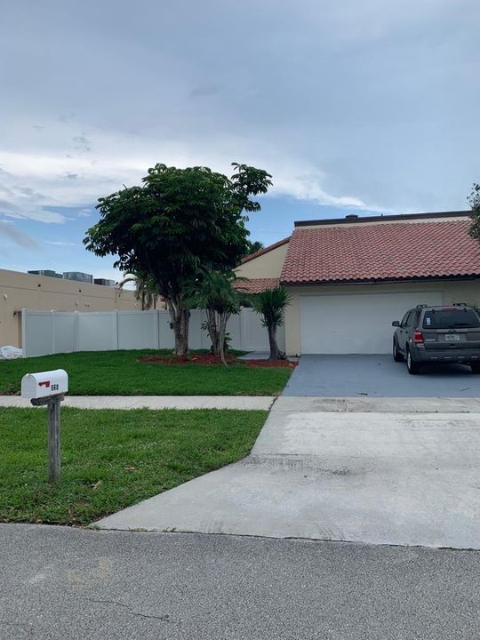 Recently Rented: $3,200 (3 beds, 2 baths, 1347 Square Feet)