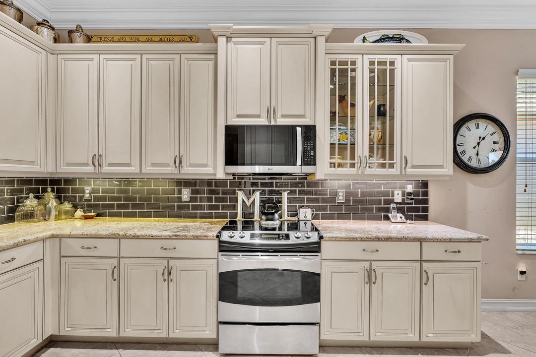 На продажу: $695,000 (3 спален, 2 ванн, 2210 Квадратных фут)