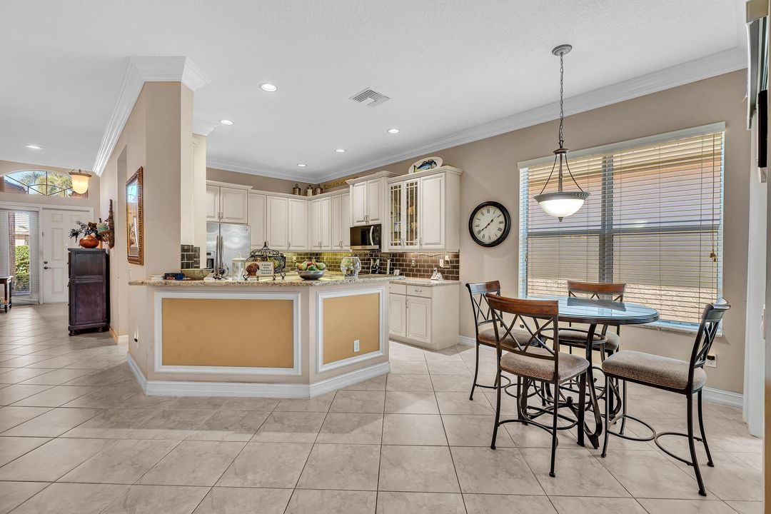 На продажу: $695,000 (3 спален, 2 ванн, 2210 Квадратных фут)