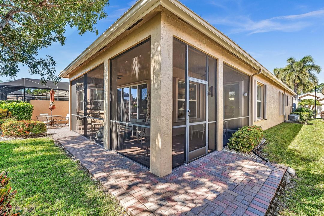 На продажу: $695,000 (3 спален, 2 ванн, 2210 Квадратных фут)