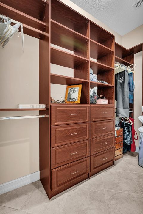 На продажу: $695,000 (3 спален, 2 ванн, 2210 Квадратных фут)