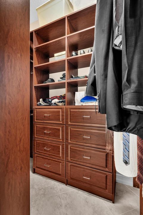 На продажу: $695,000 (3 спален, 2 ванн, 2210 Квадратных фут)