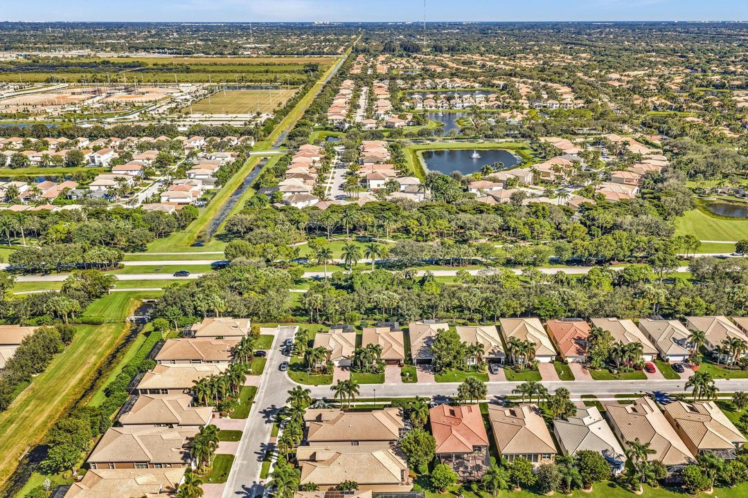 На продажу: $695,000 (3 спален, 2 ванн, 2210 Квадратных фут)