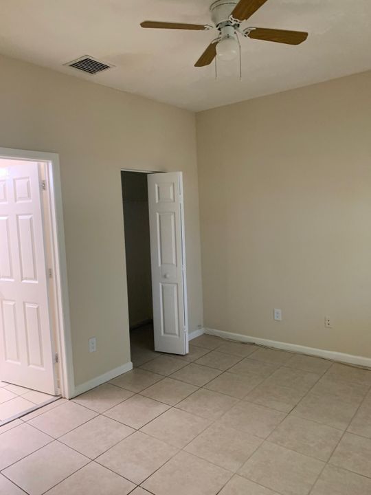 Под контрактом: $1,825 (3 спален, 2 ванн, 1049 Квадратных фут)