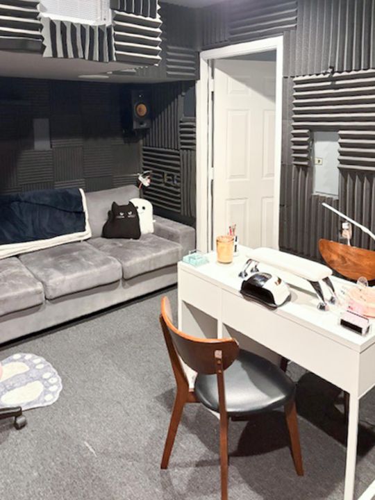 Active With Contract: $675,000 (4 beds, 2 baths, 2060 Square Feet)