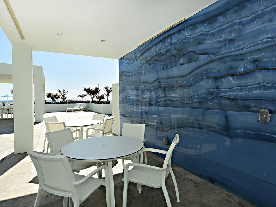 Active With Contract: $299,900 (1 beds, 1 baths, 1008 Square Feet)