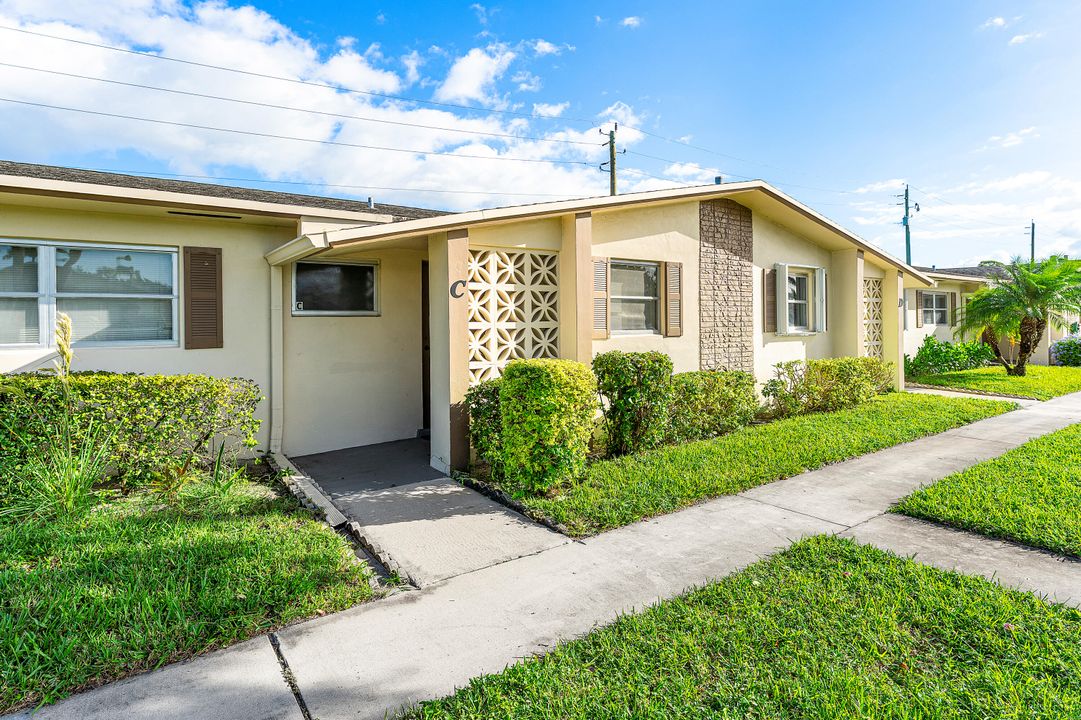 Active With Contract: $145,000 (2 beds, 2 baths, 910 Square Feet)