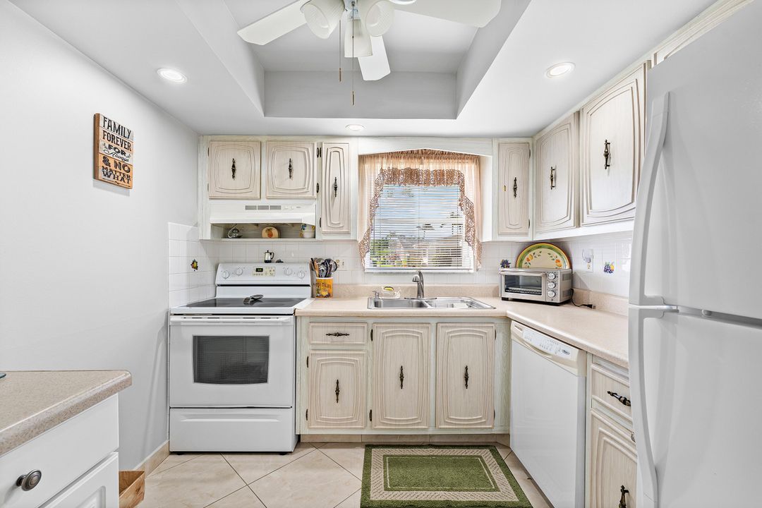 Active With Contract: $145,000 (2 beds, 2 baths, 910 Square Feet)