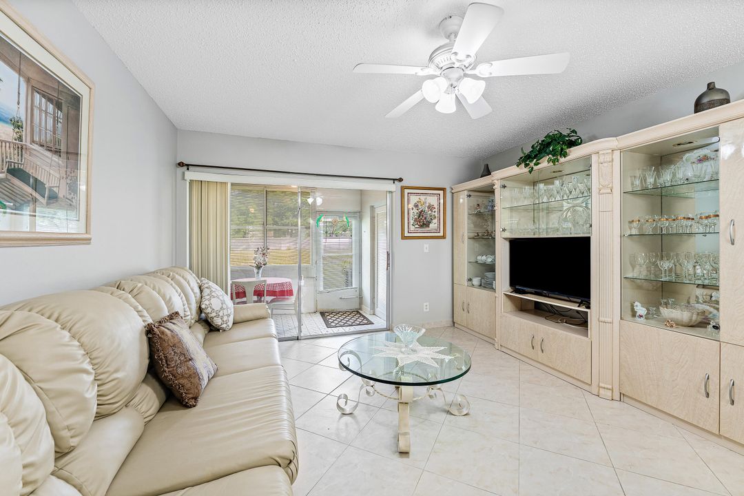 Active With Contract: $145,000 (2 beds, 2 baths, 910 Square Feet)