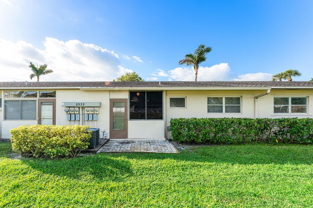 Active With Contract: $145,000 (2 beds, 2 baths, 910 Square Feet)