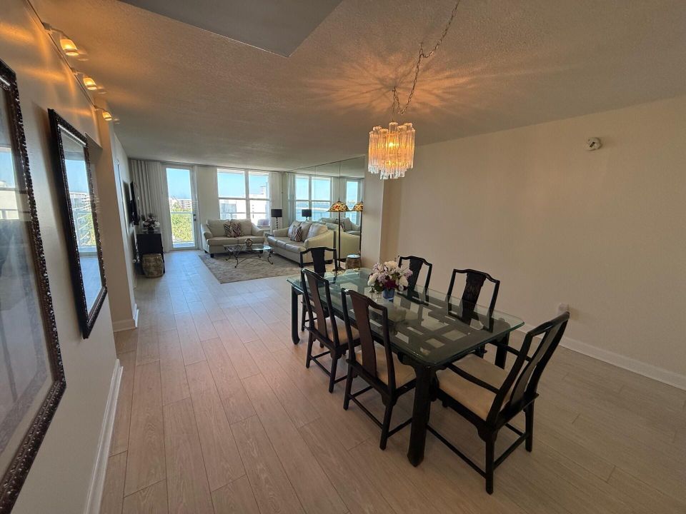 Active With Contract: $299,900 (1 beds, 1 baths, 1008 Square Feet)