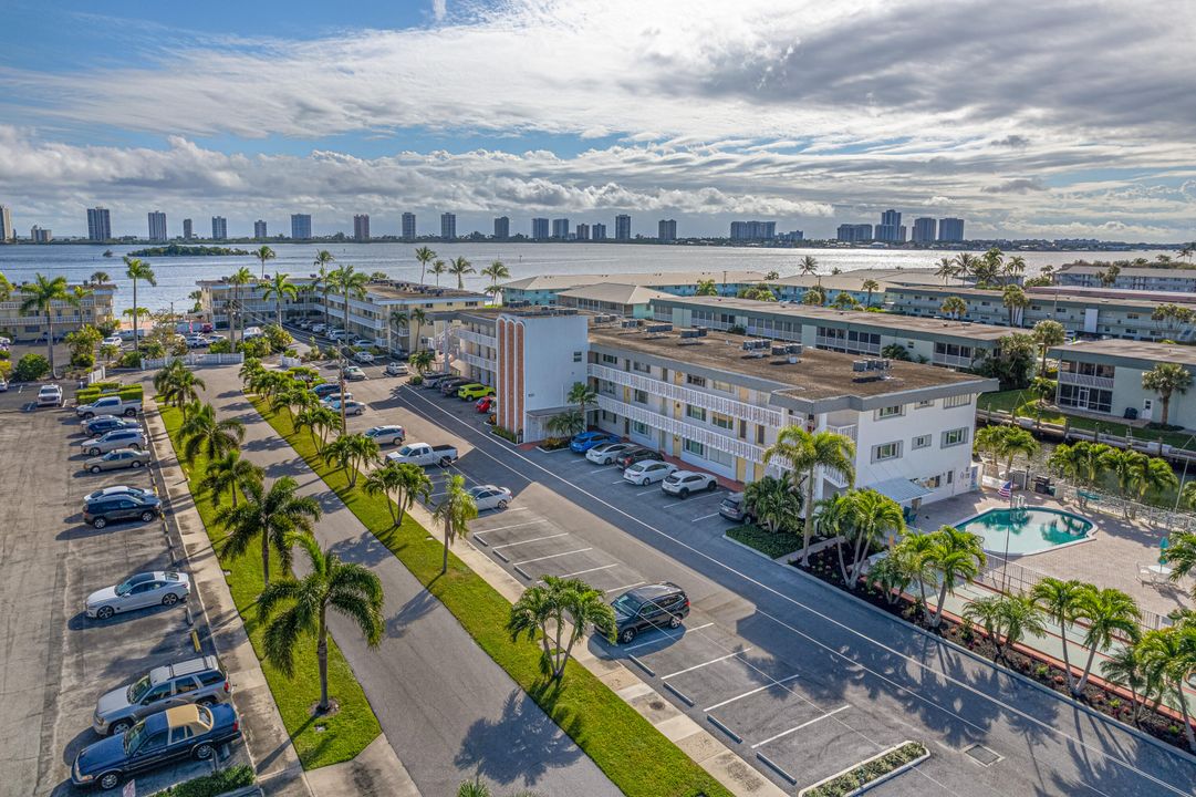 На продажу: $261,900 (2 спален, 1 ванн, 880 Квадратных фут)