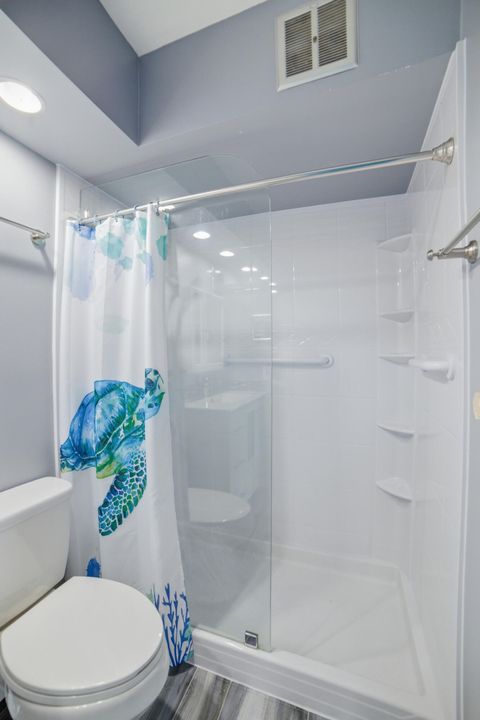 На продажу: $261,900 (2 спален, 1 ванн, 880 Квадратных фут)