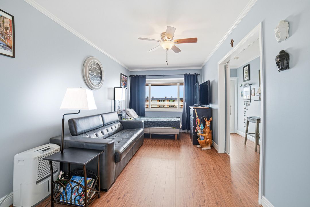 На продажу: $261,900 (2 спален, 1 ванн, 880 Квадратных фут)