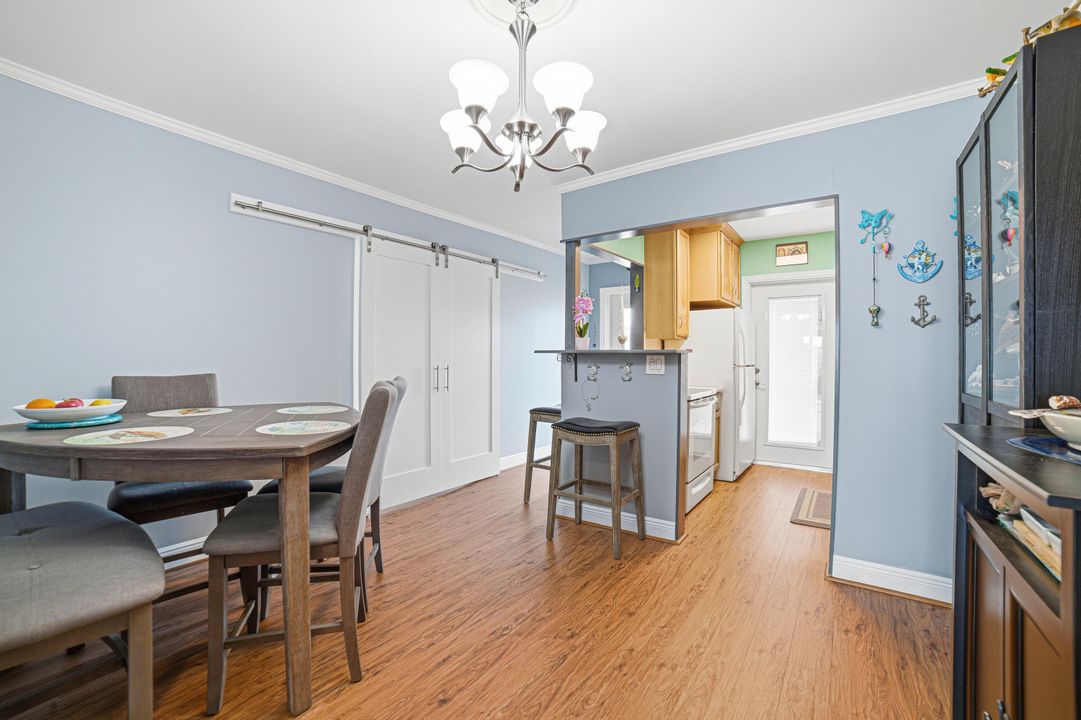 На продажу: $261,900 (2 спален, 1 ванн, 880 Квадратных фут)