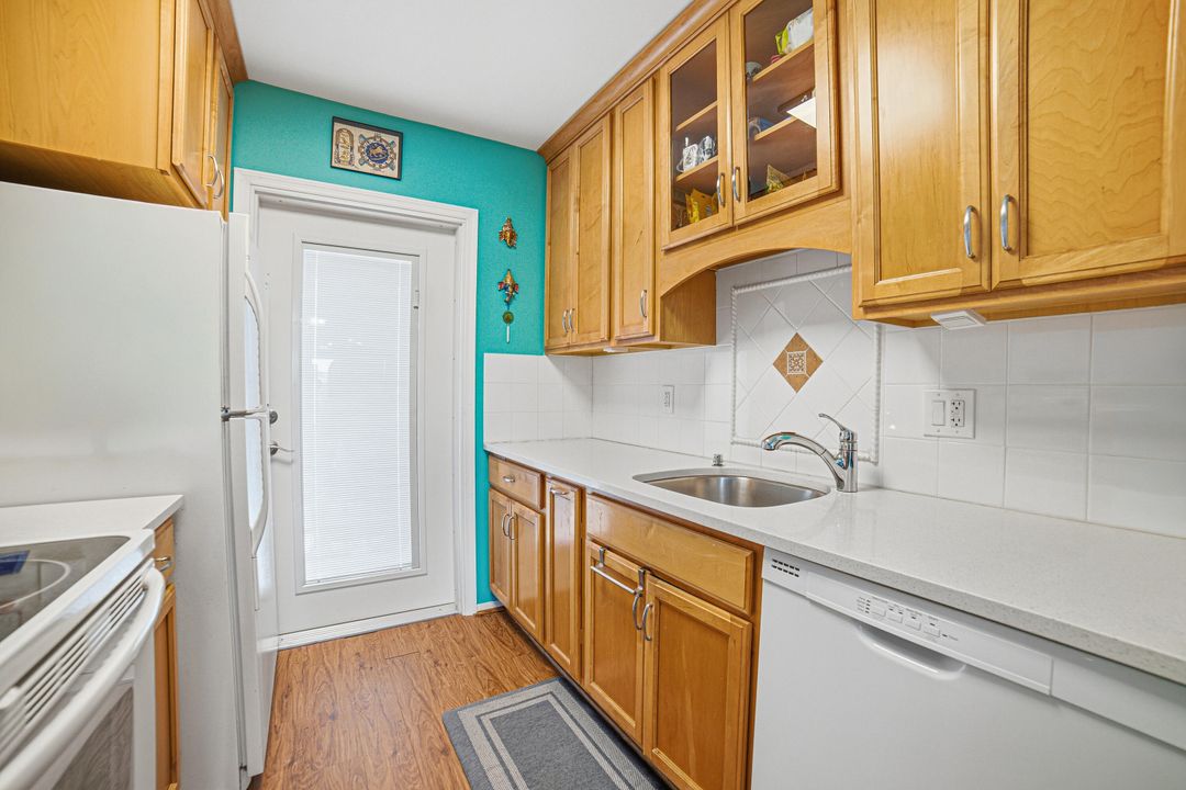 На продажу: $261,900 (2 спален, 1 ванн, 880 Квадратных фут)