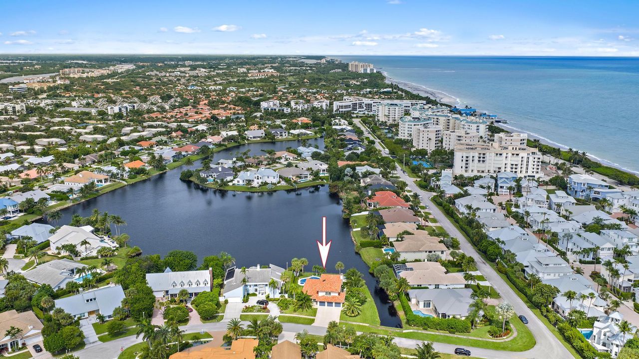 合同活跃: $15,000 (3 贝兹, 3 浴室, 2837 平方英尺)