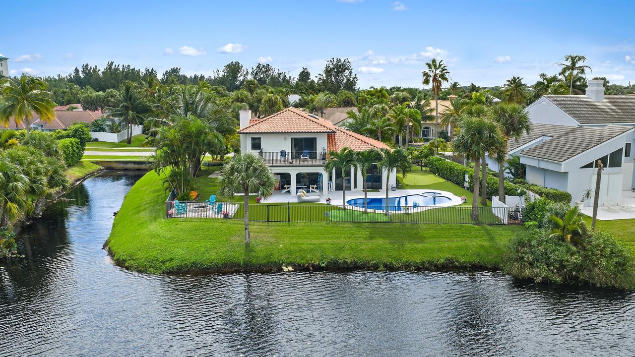 合同活跃: $15,000 (3 贝兹, 3 浴室, 2837 平方英尺)