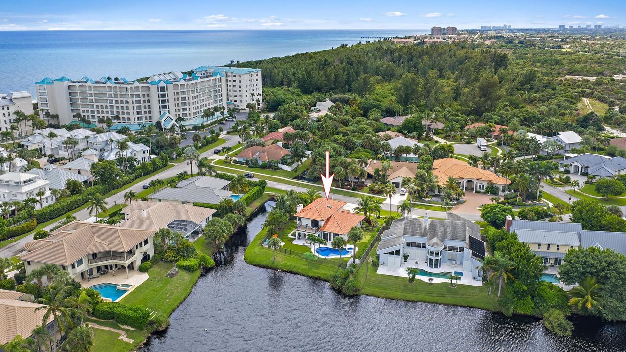 合同活跃: $15,000 (3 贝兹, 3 浴室, 2837 平方英尺)