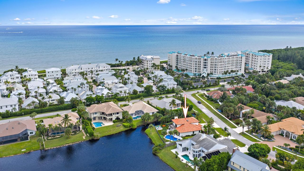 合同活跃: $15,000 (3 贝兹, 3 浴室, 2837 平方英尺)