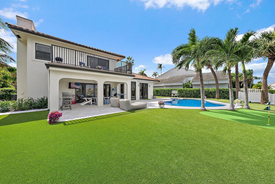 合同活跃: $15,000 (3 贝兹, 3 浴室, 2837 平方英尺)