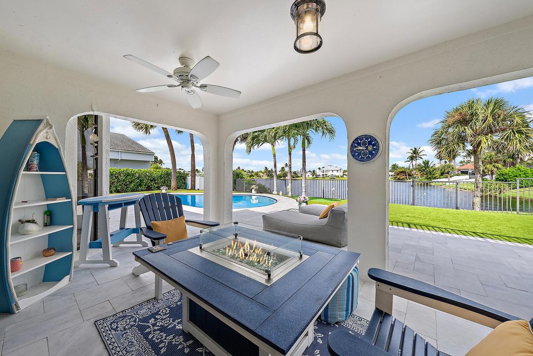 合同活跃: $15,000 (3 贝兹, 3 浴室, 2837 平方英尺)