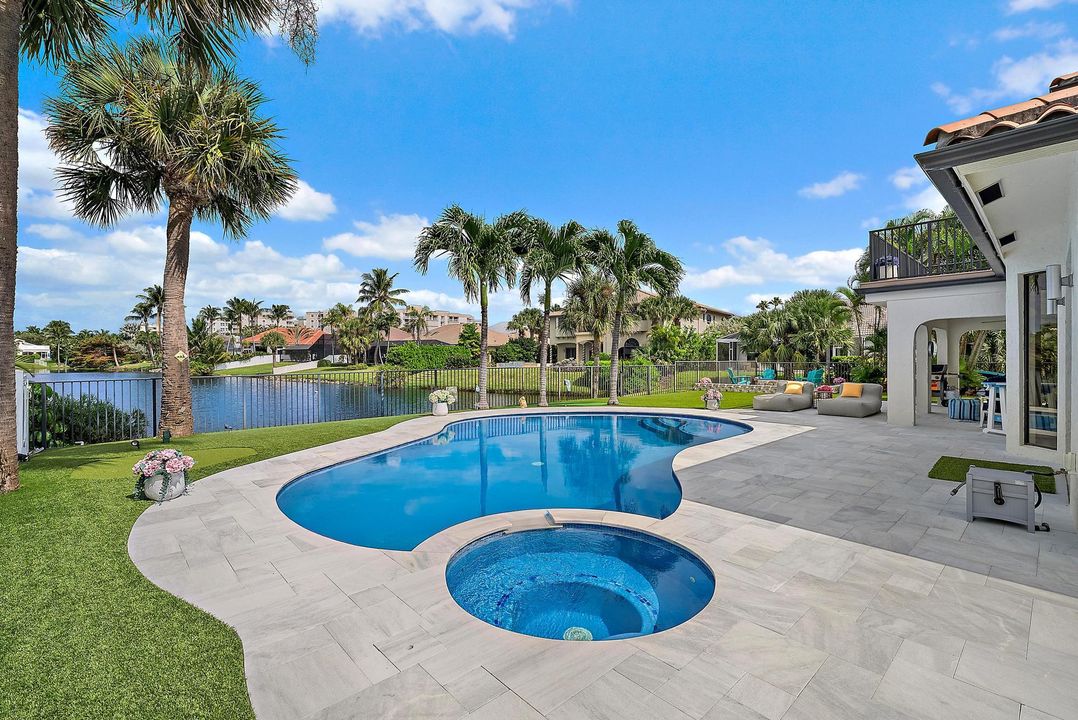 合同活跃: $15,000 (3 贝兹, 3 浴室, 2837 平方英尺)