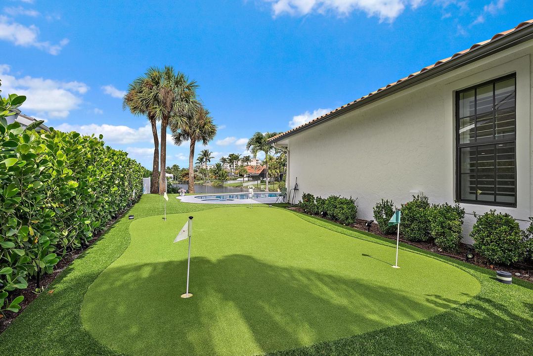 合同活跃: $15,000 (3 贝兹, 3 浴室, 2837 平方英尺)