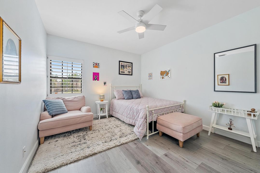 合同活跃: $15,000 (3 贝兹, 3 浴室, 2837 平方英尺)