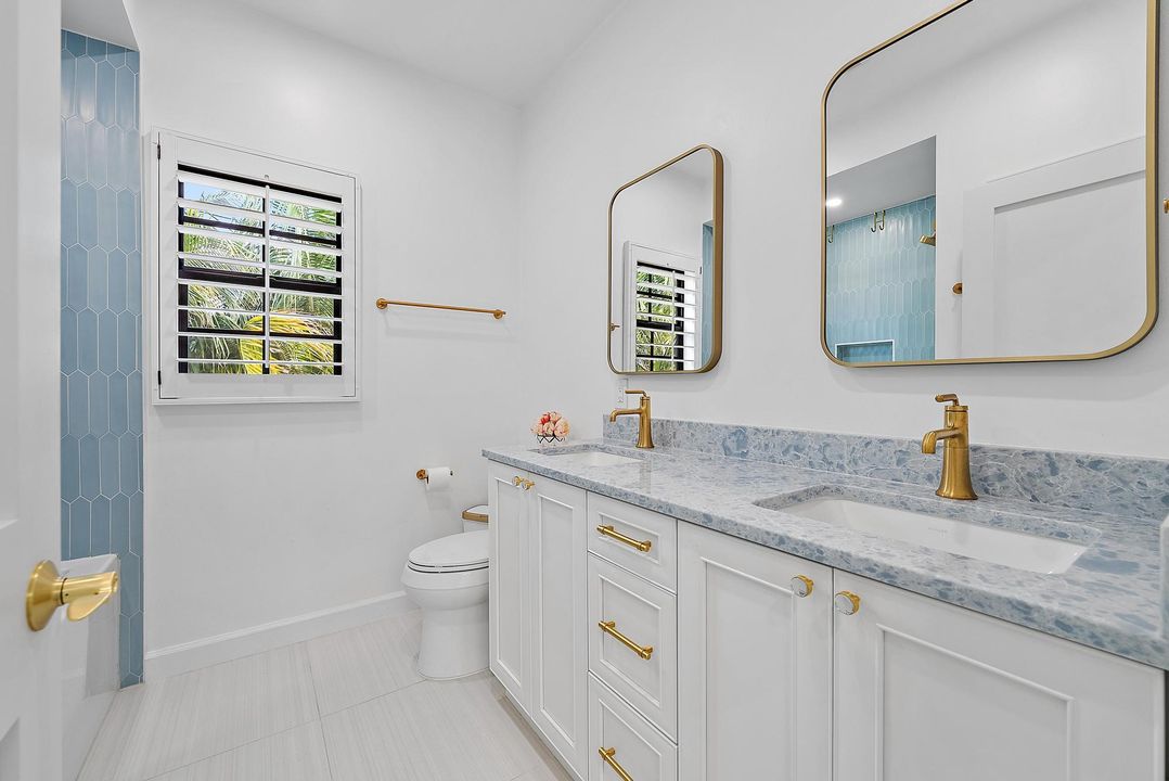 合同活跃: $15,000 (3 贝兹, 3 浴室, 2837 平方英尺)