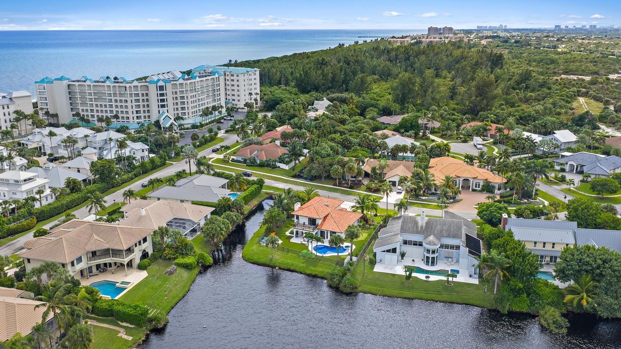 合同活跃: $15,000 (3 贝兹, 3 浴室, 2837 平方英尺)