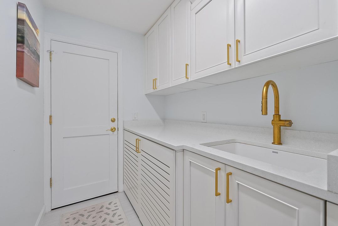 合同活跃: $15,000 (3 贝兹, 3 浴室, 2837 平方英尺)