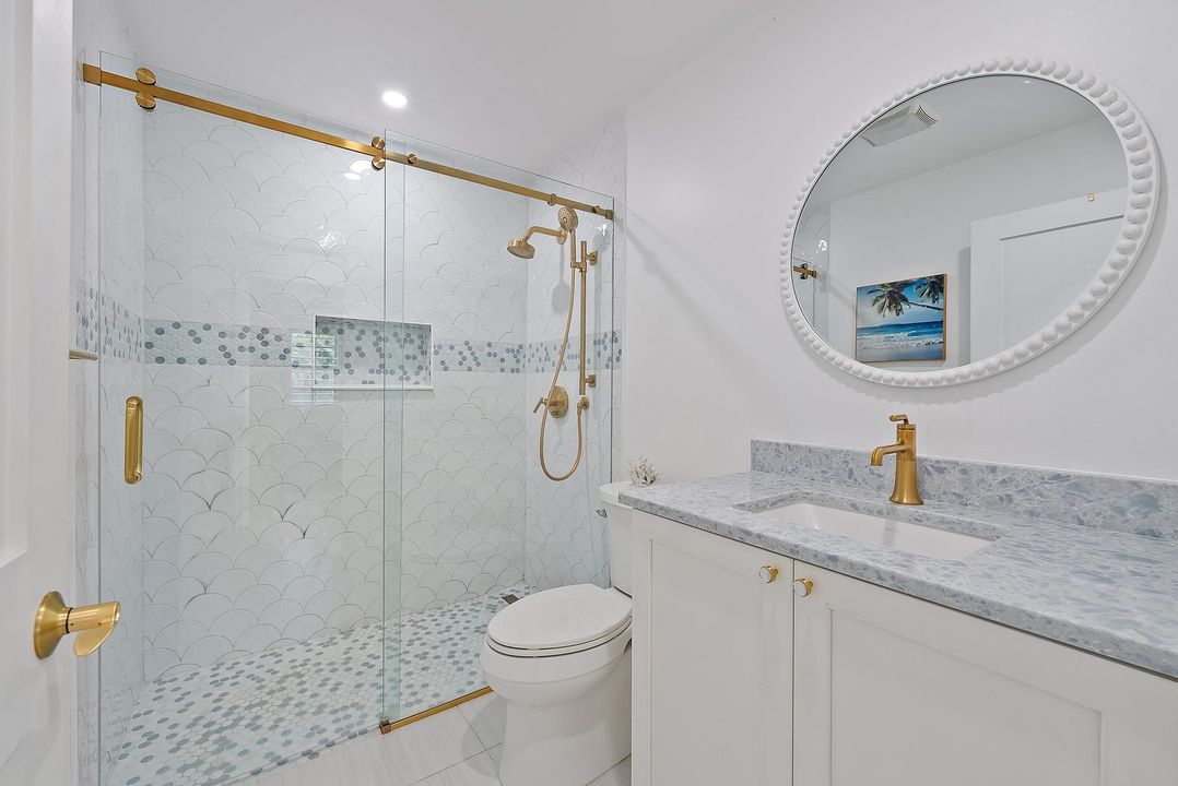 合同活跃: $15,000 (3 贝兹, 3 浴室, 2837 平方英尺)