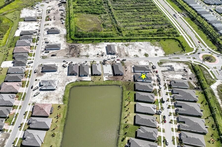 Под контрактом: $484,035 (2 спален, 2 ванн, 2114 Квадратных фут)