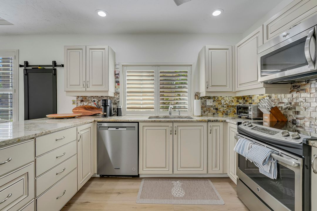 出租: $8,500 (3 贝兹, 2 浴室, 1830 平方英尺)