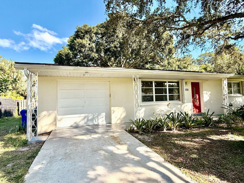 For Sale: $299,000 (3 beds, 2 baths, 1268 Square Feet)