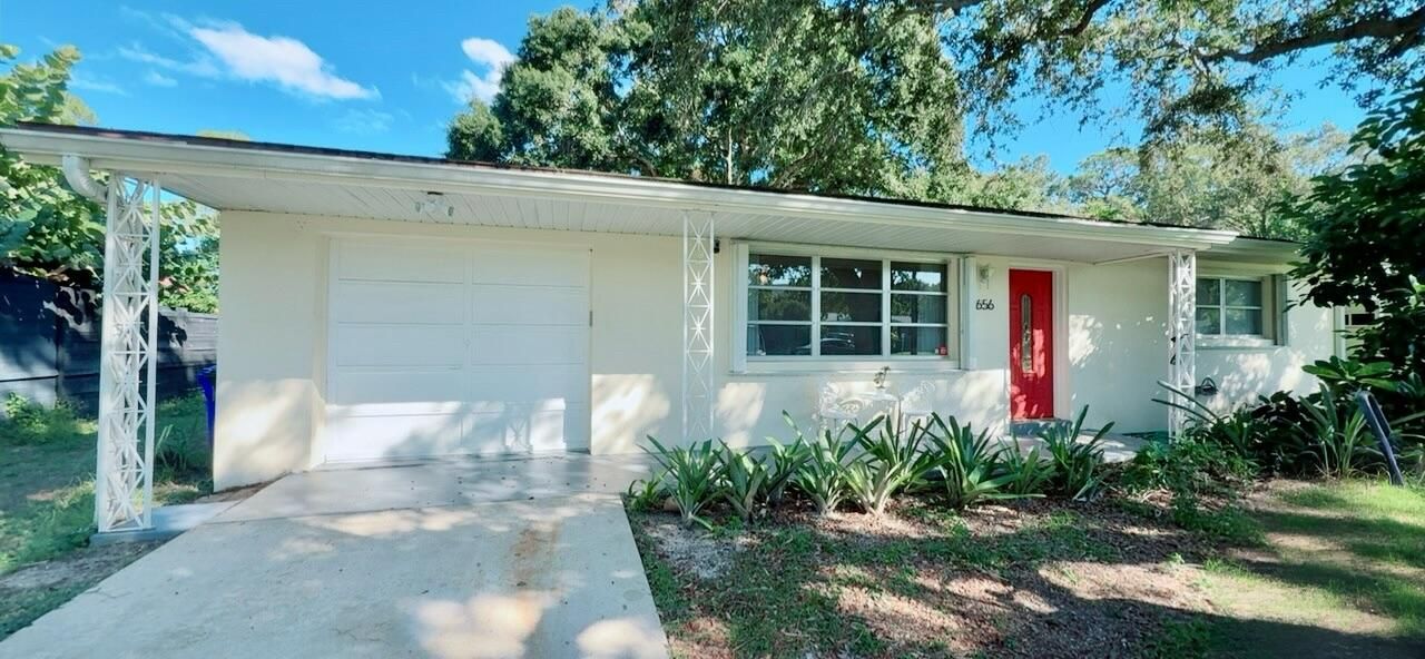 For Sale: $299,000 (3 beds, 2 baths, 1268 Square Feet)