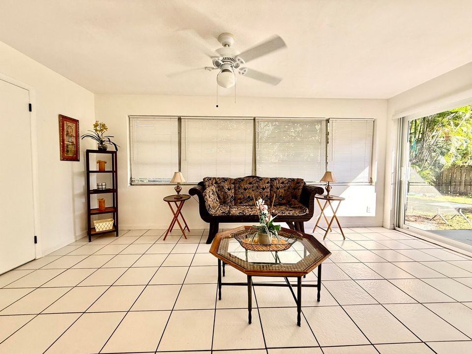 For Sale: $299,000 (3 beds, 2 baths, 1268 Square Feet)