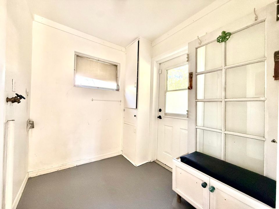 For Sale: $299,000 (3 beds, 2 baths, 1268 Square Feet)