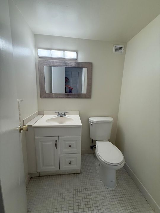Active With Contract: $299,900 (1 beds, 1 baths, 1008 Square Feet)