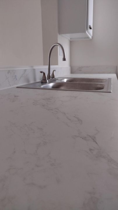 合同活跃: $1,800 (1 贝兹, 1 浴室, 576 平方英尺)