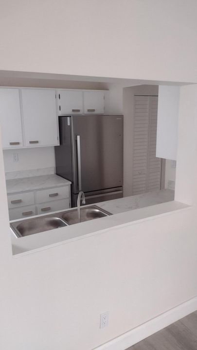 合同活跃: $1,800 (1 贝兹, 1 浴室, 576 平方英尺)