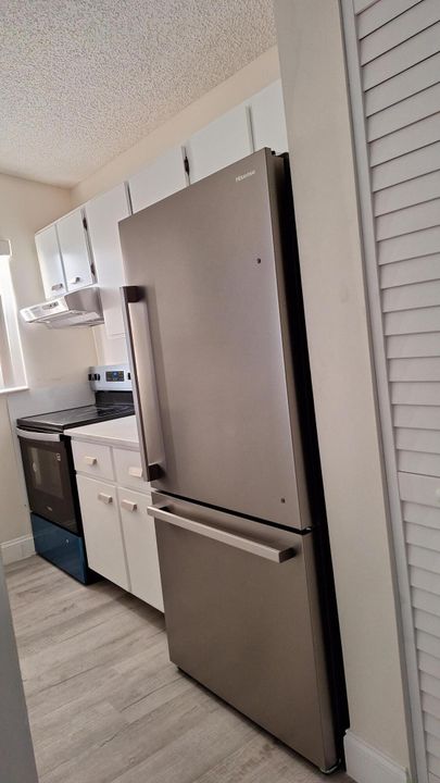 合同活跃: $1,800 (1 贝兹, 1 浴室, 576 平方英尺)