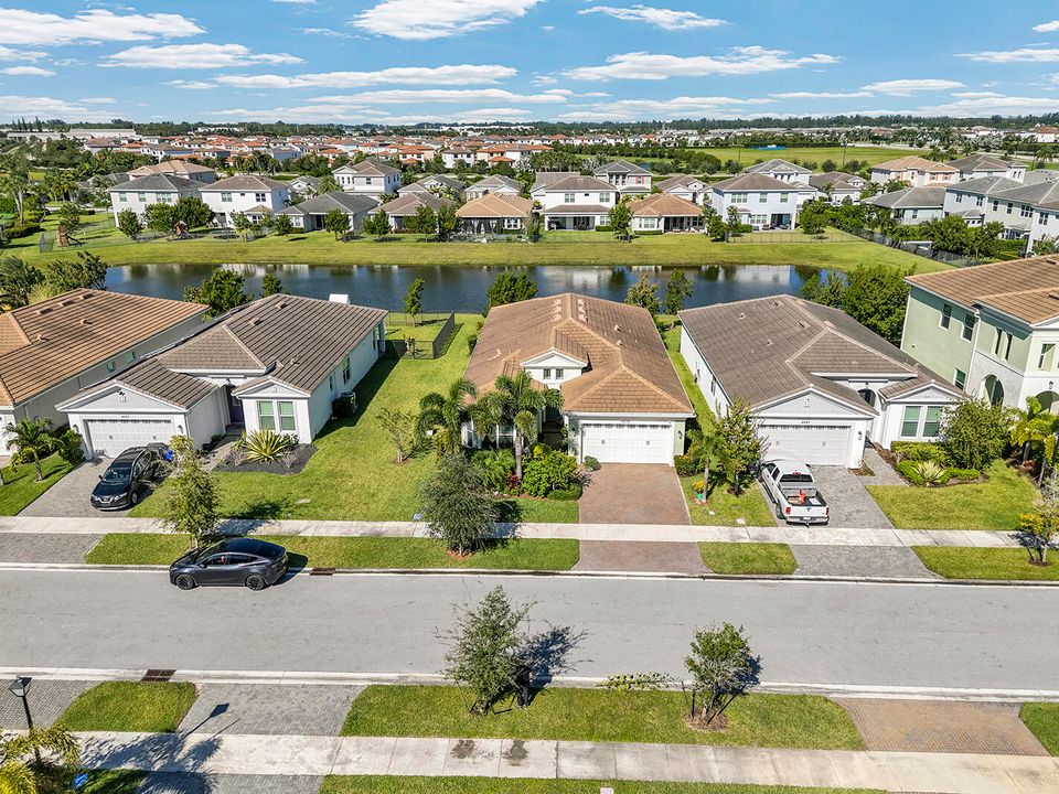 For Sale: $614,990 (3 beds, 2 baths, 2280 Square Feet)