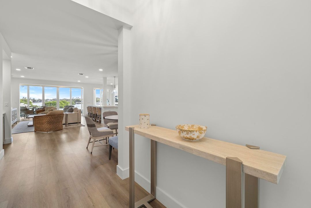 En Venta: $3,699,000 (3 camas, 2 baños, 2466 Pies cuadrados)